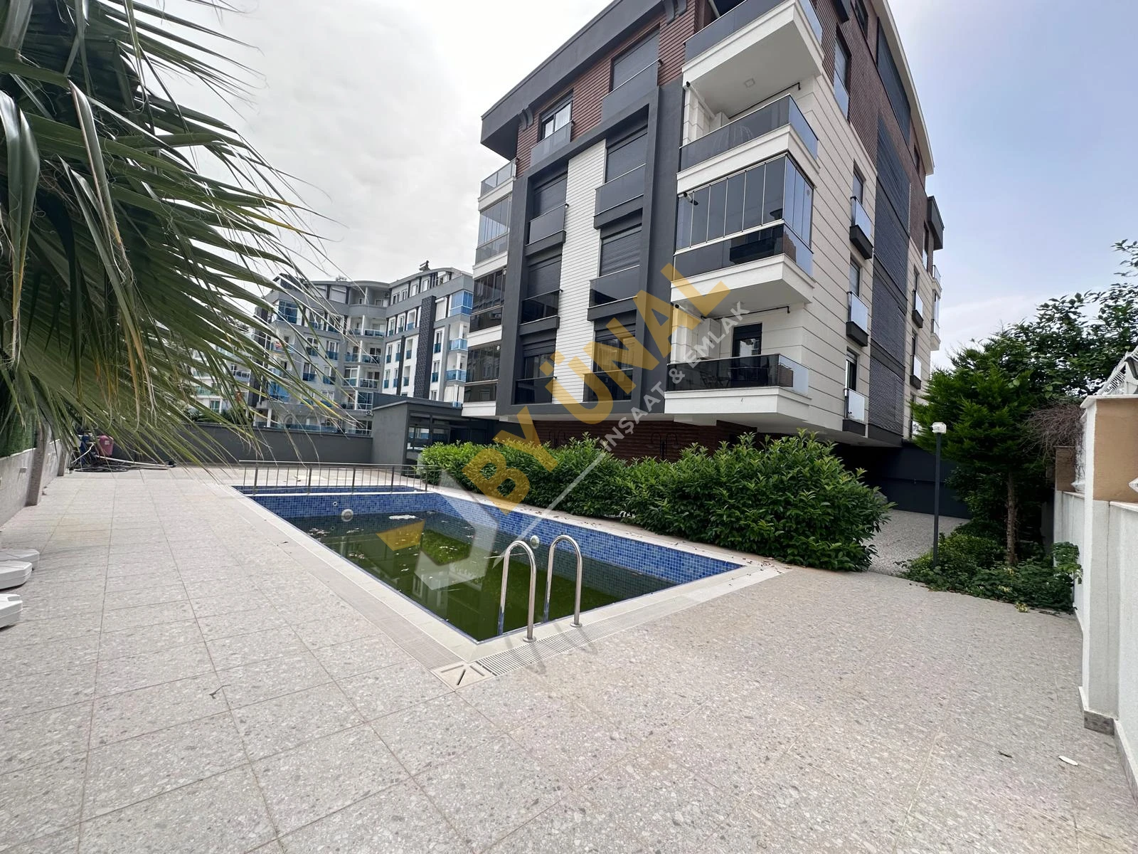 BY ÜNAL'DAN_HURMA'DA_HAVUZLU ASANSÖRLÜ DOĞALGAZLI_ÖNÜ AÇIK SATILIK ARAKAT DAİRE