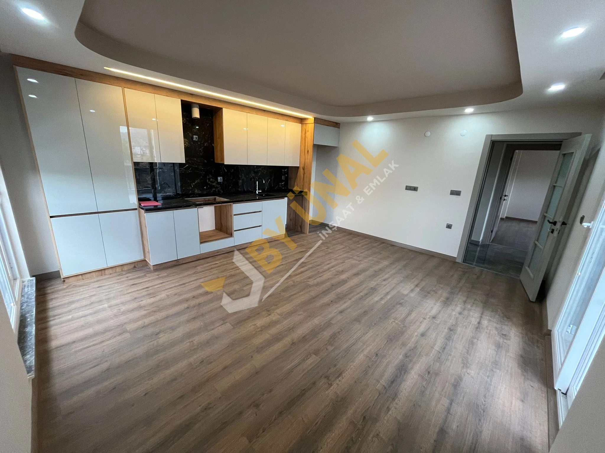 BY ÜNAL İNŞAAT & EMLAK’TAN DÖŞEMEALTI YENİKÖY'DE KATTA SIFIR ASANSÖRLÜ 2+1 SATILIK DAİRE