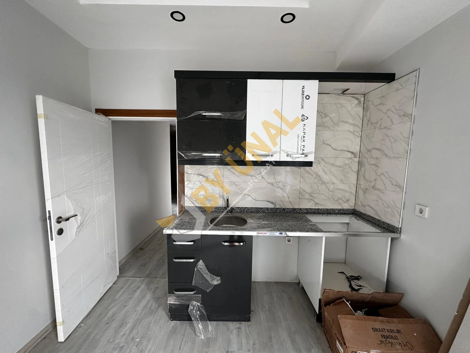 BY ÜNAL'DAN_ERENKÖY'DE 2+1 ASANSÖRLÜ_DENİZ MANZARALI_SIFIR KİRALIK DAİRE