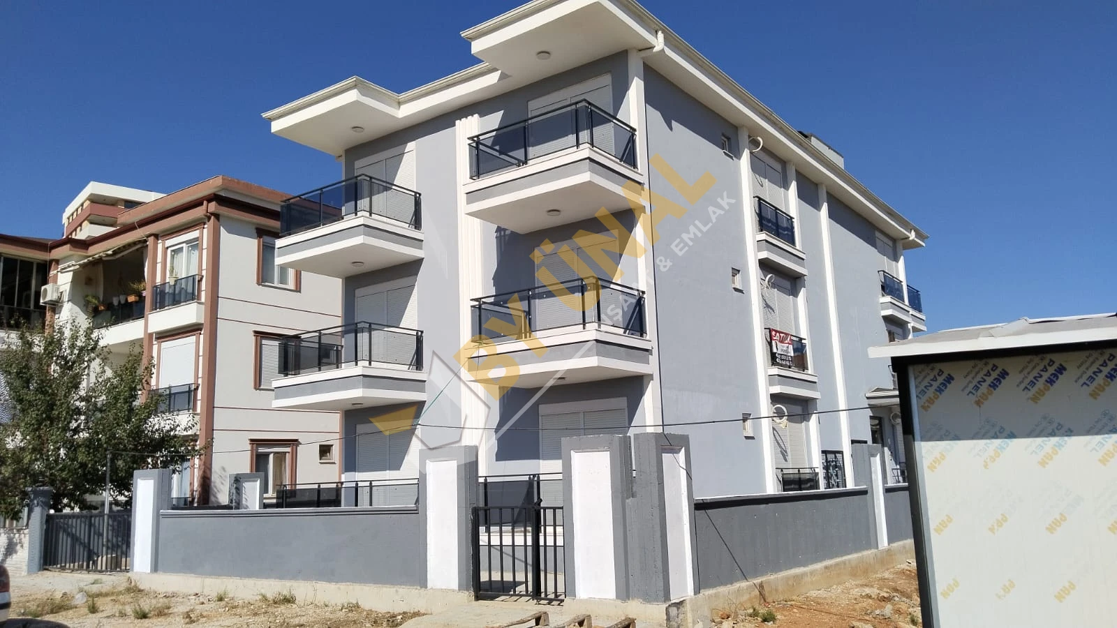 BY ÜNAL'DAN_DÖŞEMEALTI ÇIPLAKLI'DA SATILIK SIFIR LÜKS AMERİKAN MUTFAKLI  1+1 DAİRE