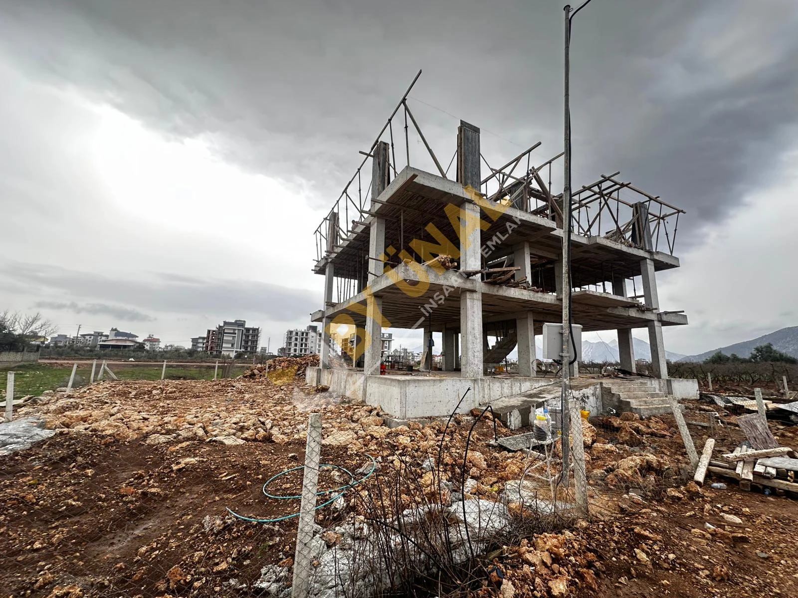 BY ÜNAL'DAN DÖŞEMALTI YENİKÖY'DE SATILIK ÇİFT BALKONLU DAİRELER