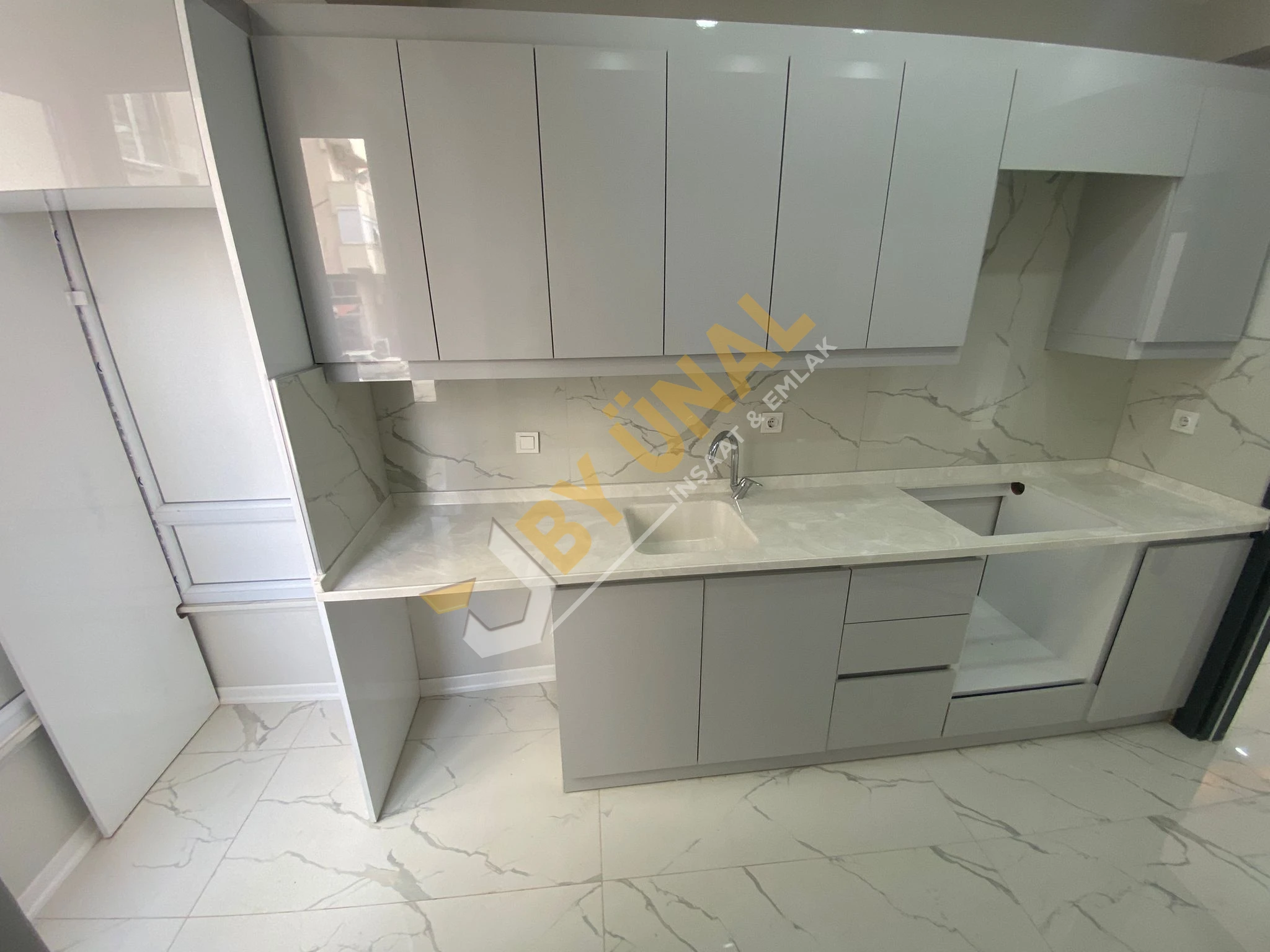 BY ÜNAL'DAN_MURATPAŞA GÜVENLİK'DE MEDSTAR VE EĞİTİM ARAŞTIRMA HASTANESİNE YÜRÜME MESAFESİNDE SATILIK KATTA 3+1 DAİRE