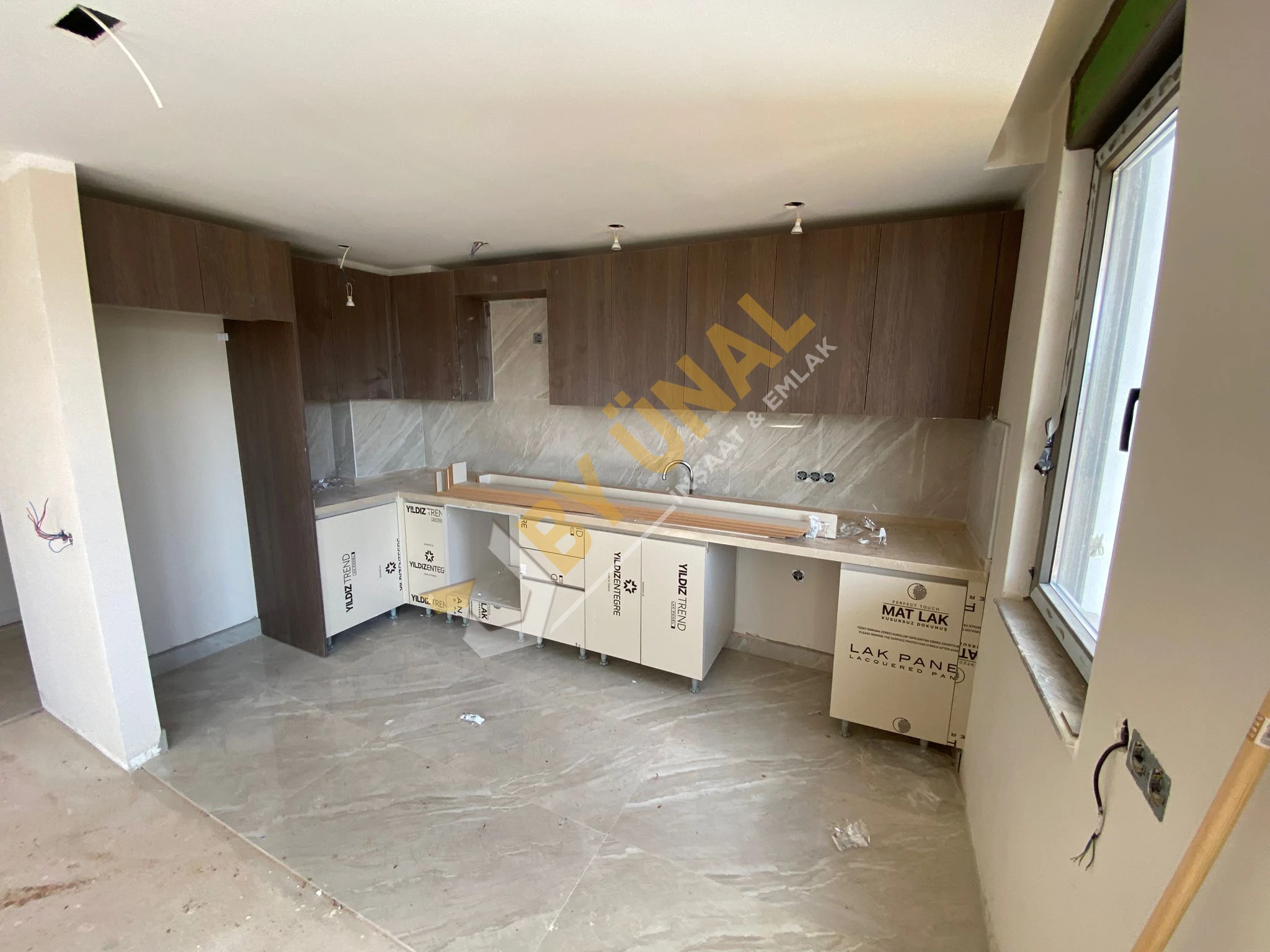 BY ÜNAL'DAN_GÖKSU’DA 2 BLOKLU HAVUZLU SİTEDE_EBEVEYN BANYOLU SATILIK SIFIR  2+1  DAİRE